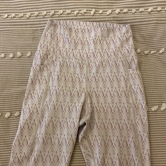 BuffBunny Onyx High Rise Leggings in Oasis Print - Picture 8 of 16